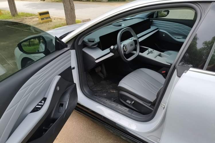 Used Geely Galaxy E8 2024 550 km Range Rear-Wheel-Drive PRO Driver Seat