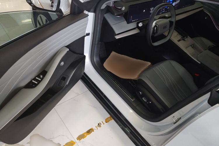 Used Geely Galaxy E8 2024 665 km Range Rear-Drive Starship Long-Range Version Driver Seat
