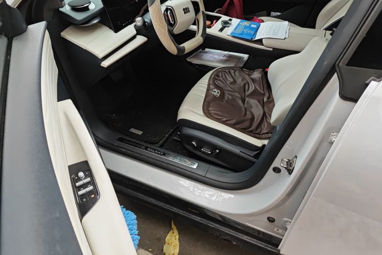 Used Geely Galaxy E8 2024 665 km Range Rear-Drive Starship Long-Range Version Driver Seat