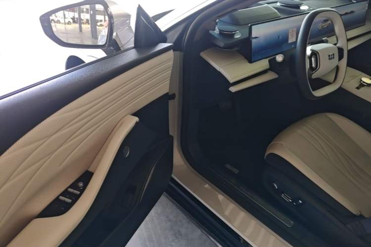 Used Geely Galaxy E8 2024 665 km Range Rear-Drive Starship Long-Range Version Driver Seat