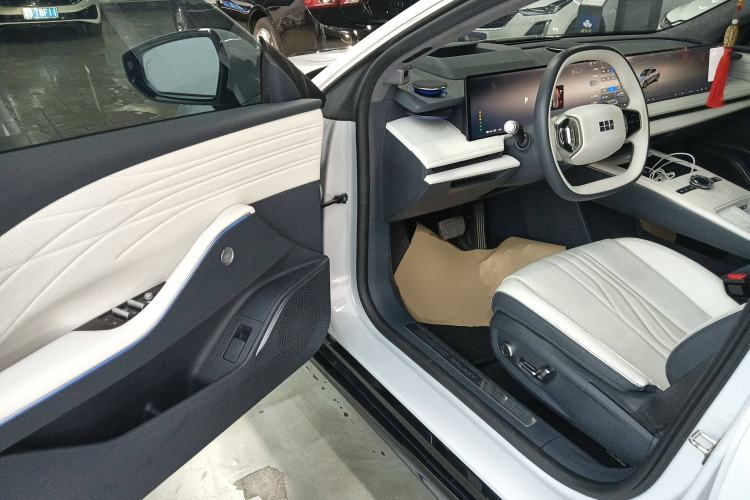 Used Geely Galaxy E8 2024 665 km Range Rear-Drive Starship Long-Range Version Driver Seat