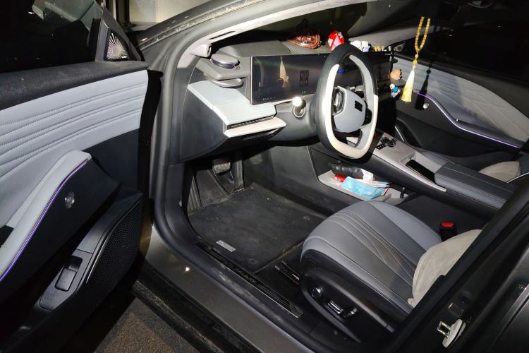 Used Geely Galaxy E8 2024 665 km Range Rear-Drive Starship Long-Range Version Driver Seat