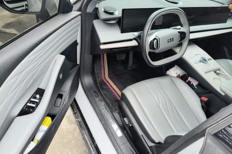 Used Geely Galaxy E8 2024 550 km Range Rear-Drive Dragon Edition Driver Seat