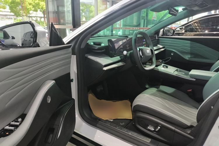 Used Geely Galaxy E8 2024 550 km Range Rear-Drive Dragon Edition Driver Seat