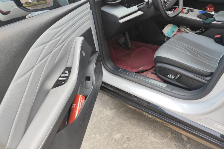Used Geely Galaxy E8 2024 550 km Range Rear-Drive Dragon Edition Driver Seat
