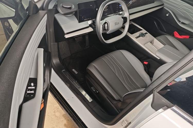 Used Geely Galaxy E8 2024 550 km Range Rear-Wheel-Drive PRO Driver Seat