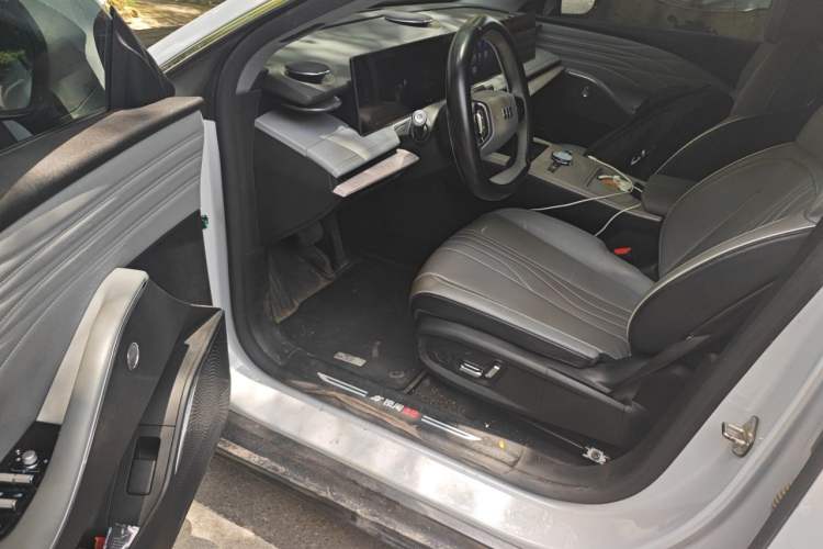 Used Geely Galaxy E8 2024 550 km Range Rear-Wheel-Drive PRO Driver Seat