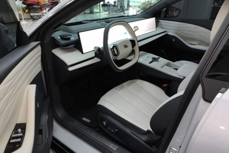 Used Geely Galaxy E8 2024 550 km Range Rear-Drive MAX Driver Seat