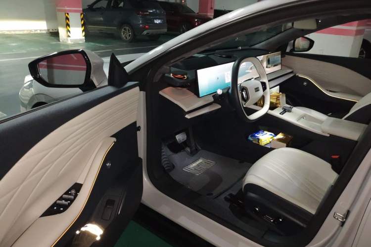 Used Geely Galaxy E8 2024 665 km Range Rear-Drive Starship Long-Range Version Driver Seat