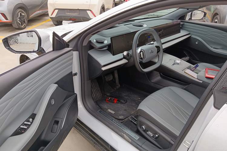 Used Geely Galaxy E8 2024 550 km Range Rear-Drive MAX Driver Seat