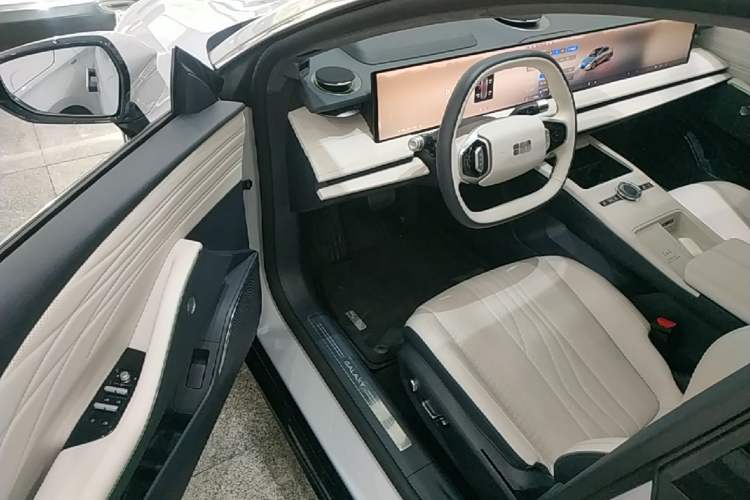 Used Geely Galaxy E8 2024 665 km Range Rear-Drive Starship Long-Range Version Driver Seat