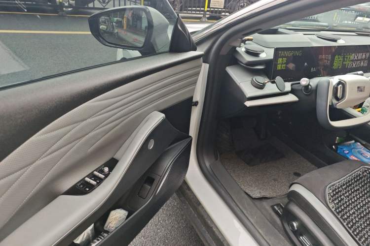 Used Geely Galaxy E8 2024 665 km Range Rear-Drive Starship Long-Range Version Driver Seat