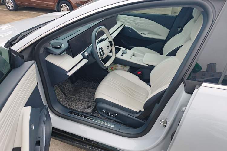 Used Geely Galaxy E8 2024 665 km Range Rear-Drive Starship Long-Range Version Driver Seat
