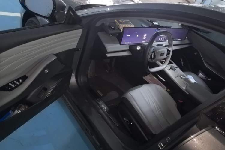 Used Geely Galaxy E8 2024 550 km Range Rear-Drive Dragon Edition Driver Seat