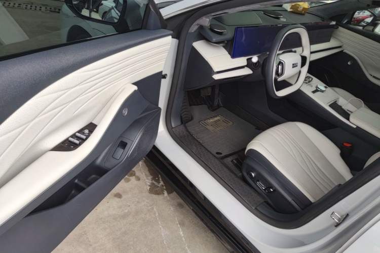Used Geely Galaxy E8 2024 665 km Range Rear-Drive Starship Long-Range Version Driver Seat