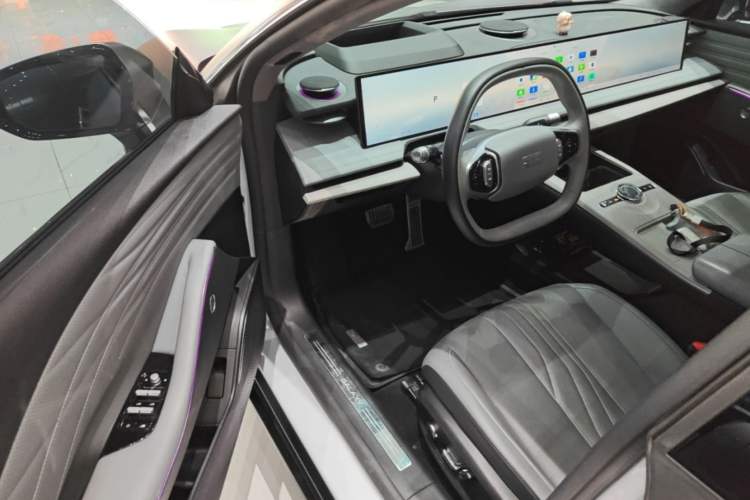 Used Geely Galaxy E8 2024 550 km Range Rear-Drive MAX Driver Seat