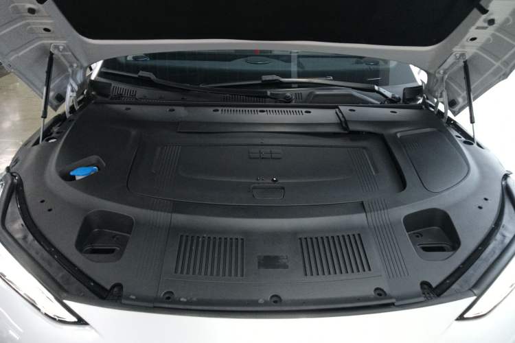 Used Geely Galaxy E8 2024 665 km Range Rear-Drive Starship Long-Range Version Engine Bay