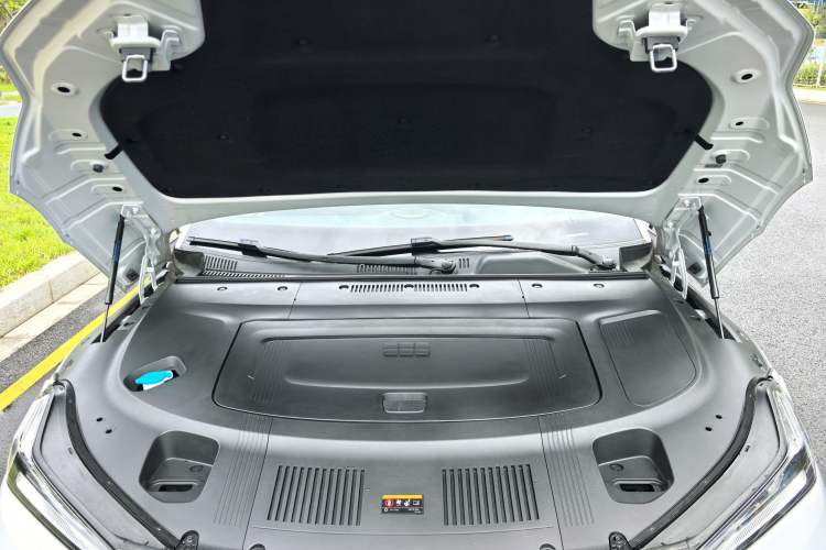 Used Geely Galaxy E8 2024 665 km Range Rear-Drive Starship Long-Range Version Engine Bay