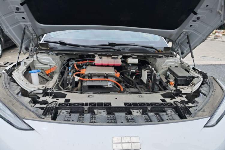 Used Geely Galaxy E8 2024 620 km All-Wheel-Drive Dragon Edition Engine Bay