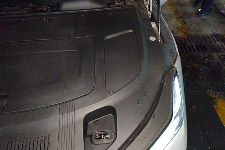 Used Geely Galaxy E8 2024 550 km Range Rear-Drive MAX Engine Bay Left