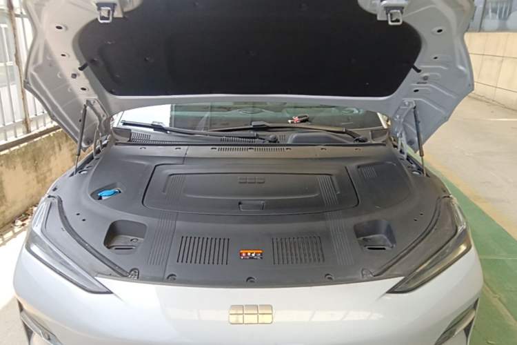 Used Geely Galaxy E8 2024 665 km Range Rear-Drive Starship Long-Range Version Engine Bay