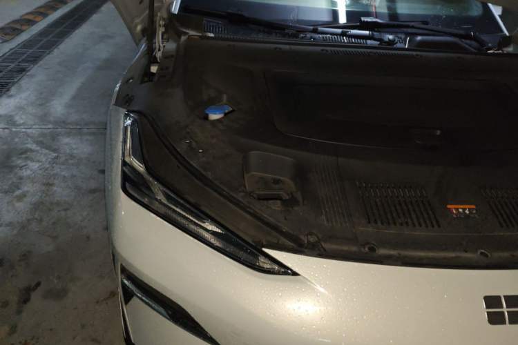 Used Geely Galaxy E8 2024 665 km Range Rear-Drive Starship Long-Range Version Engine Bay Right