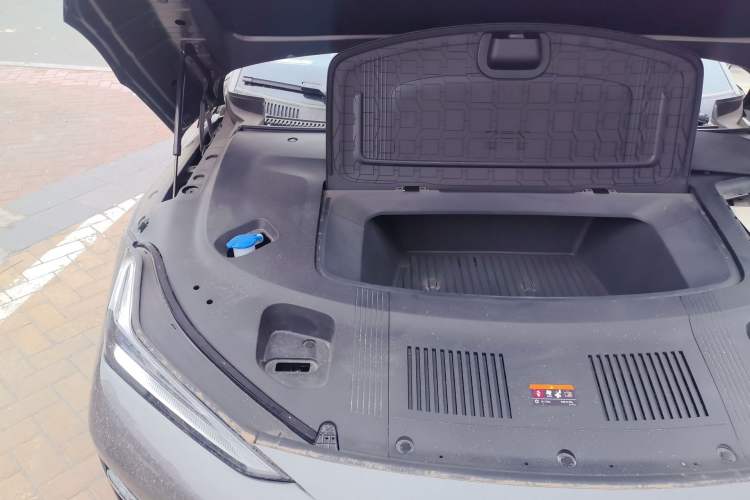 Used Geely Galaxy E8 2024 665 km Range Rear-Drive Starship Long-Range Version Engine Bay Right