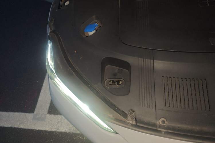 Used Geely Galaxy E8 2024 550 km Range Rear-Drive Dragon Edition Engine Bay Right