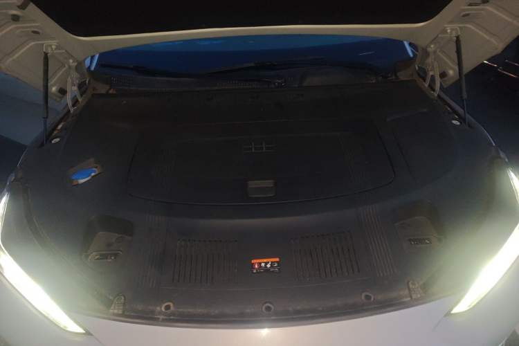 Used Geely Galaxy E8 2024 550 km Range Rear-Drive Dragon Edition Engine Bay