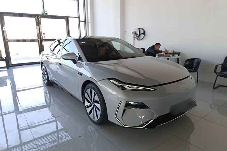 Used Geely Galaxy E8 2024 665 km Range Rear-Drive Starship Long-Range Version Exterior 1
