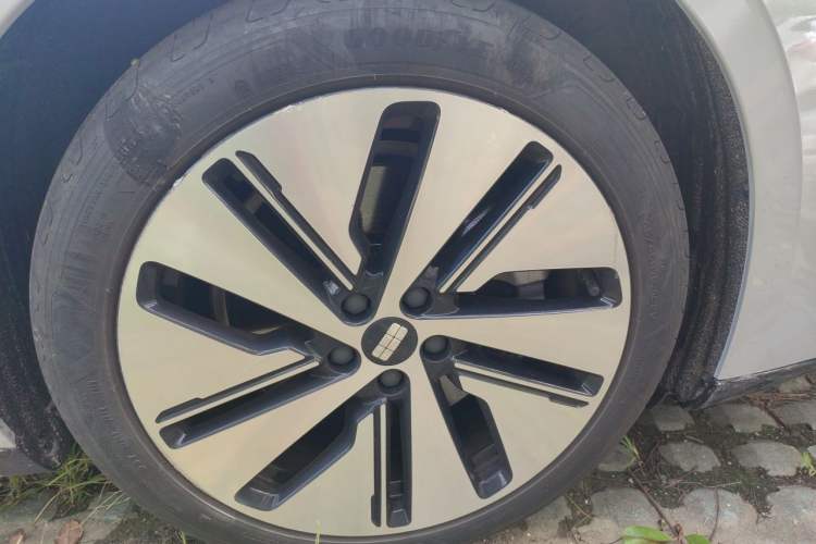 Used Geely Galaxy E8 2024 665 km Range Rear-Drive Starship Long-Range Version Exterior 1
