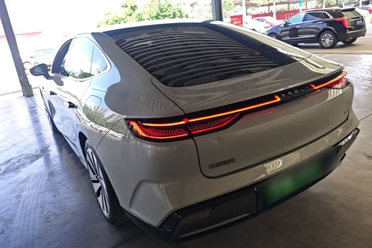 Used Geely Galaxy E8 2024 665 km Range Rear-Drive Starship Long-Range Version Exterior 2