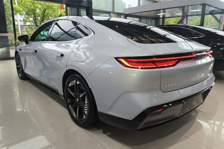 Used Geely Galaxy E8 2024 550 km Range Rear-Drive Dragon Edition Exterior 2