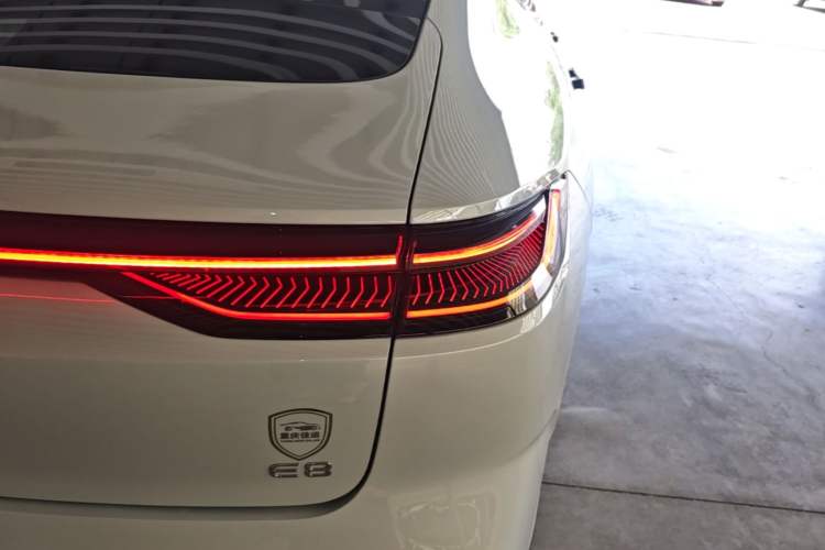 Used Geely Galaxy E8 2024 665 km Range Rear-Drive Starship Long-Range Version Exterior 3