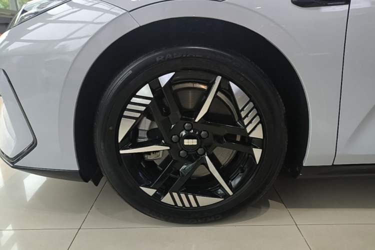 Used Geely Galaxy E8 2024 550 km Range Rear-Drive Dragon Edition Exterior 4