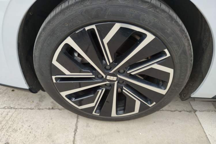 Used Geely Galaxy E8 2024 665 km Range Rear-Drive Starship Long-Range Version Exterior 4