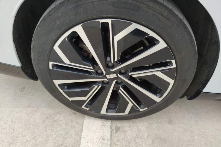 Used Geely Galaxy E8 2024 665 km Range Rear-Drive Starship Long-Range Version Exterior 5