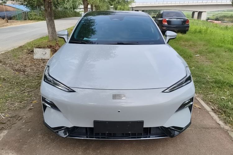 Used Geely Galaxy E8 2024 550 km Range Rear-Wheel-Drive PRO Front