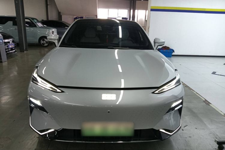Used Geely Galaxy E8 2024 665 km Range Rear-Drive Starship Long-Range Version Front