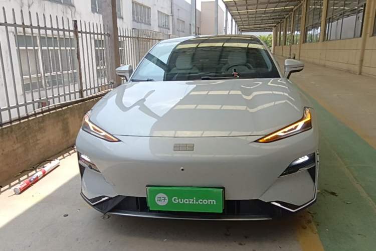 Used Geely Galaxy E8 2024 665 km Range Rear-Drive Starship Long-Range Version Front