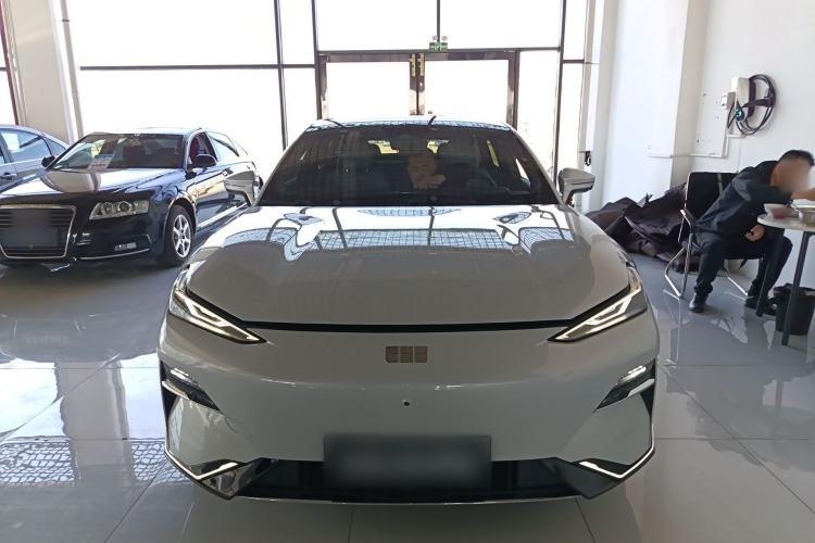 Used Geely Galaxy E8 2024 665 km Range Rear-Drive Starship Long-Range Version Front