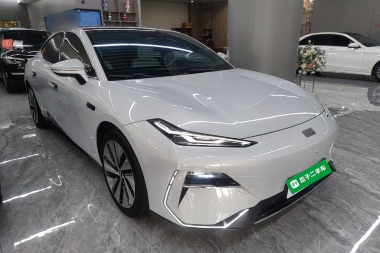 Used Geely Galaxy E8 2024 550 km Range Rear-Drive MAX Front Right 45 Deg