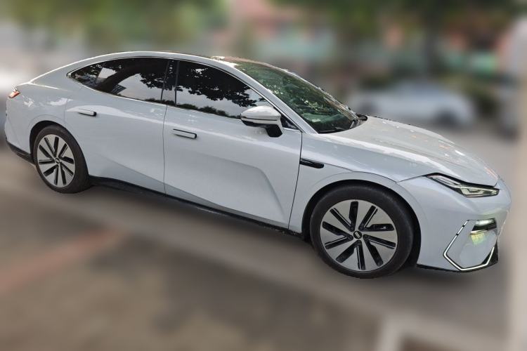 Used Geely Galaxy E8 2024 665 km Range Rear-Drive Starship Long-Range Version Front Right 45 Deg