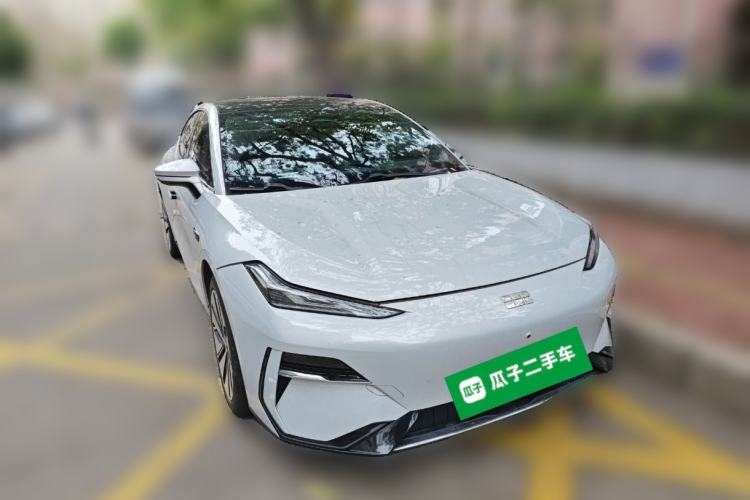Used Geely Galaxy E8 2024 665 km Range Rear-Drive Starship Long-Range Version Front Right 45 Deg