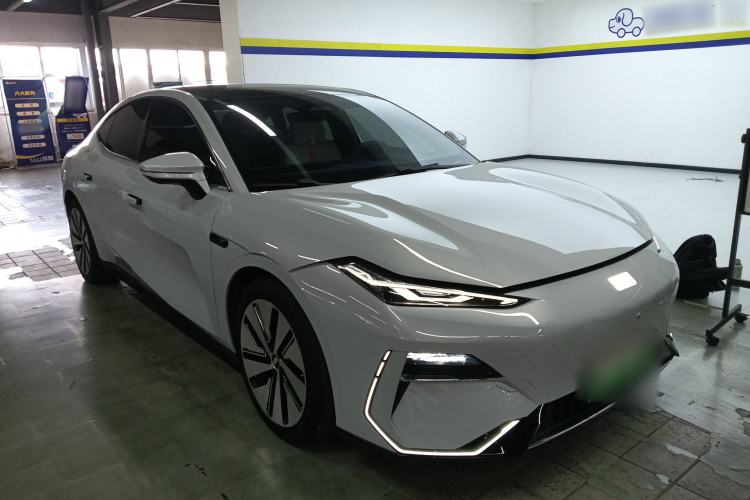 Used Geely Galaxy E8 2024 665 km Range Rear-Drive Starship Long-Range Version Front Right 45 Deg