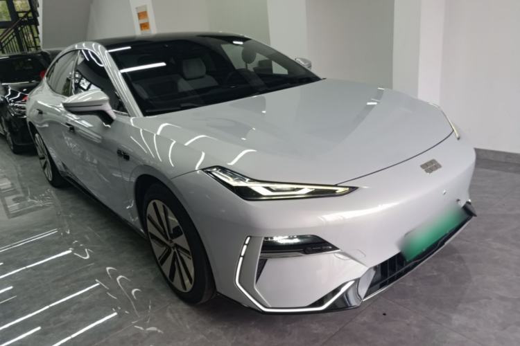 Used Geely Galaxy E8 2024 665 km Range Rear-Drive Starship Long-Range Version Front Right 45 Deg