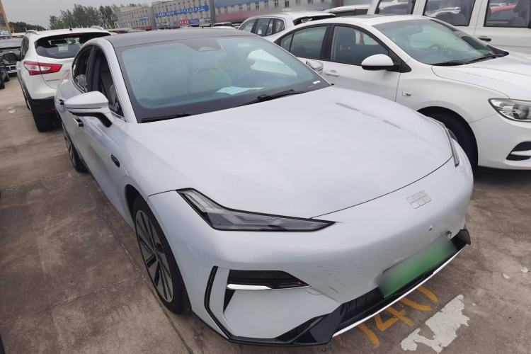 Used Geely Galaxy E8 2024 665 km Range Rear-Drive Starship Long-Range Version Front Right 45 Deg