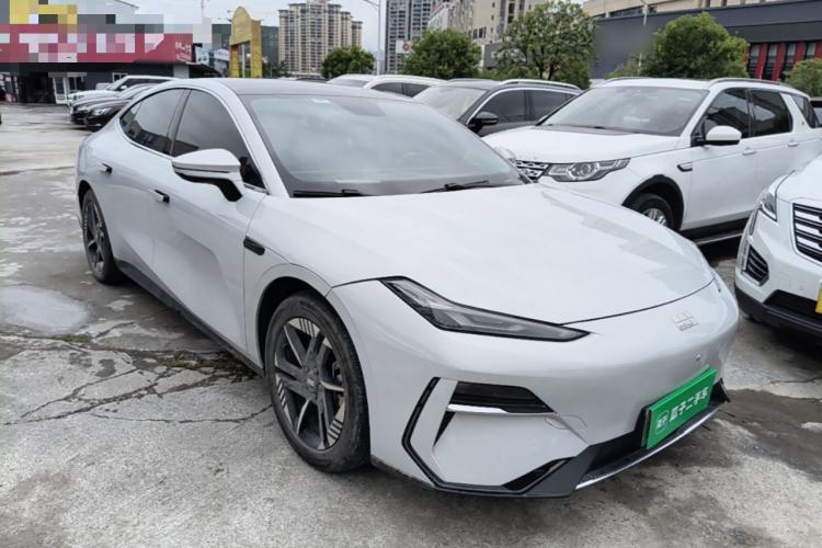 Used Geely Galaxy E8 2024 550 km Range Rear-Drive Dragon Edition Front Right 45 Deg