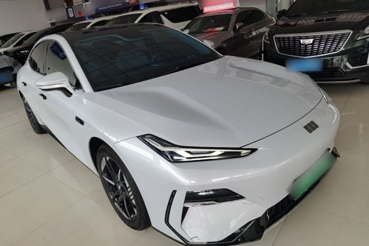 Used Geely Galaxy E8 2024 550 km Range Rear-Drive Dragon Edition Front Right 45 Deg