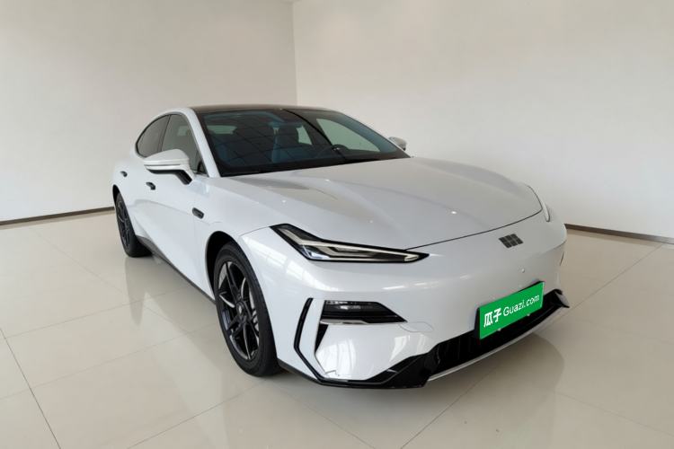 Used Geely Galaxy E8 2024 550 km Range Rear-Drive Dragon Edition Front Right 45 Deg
